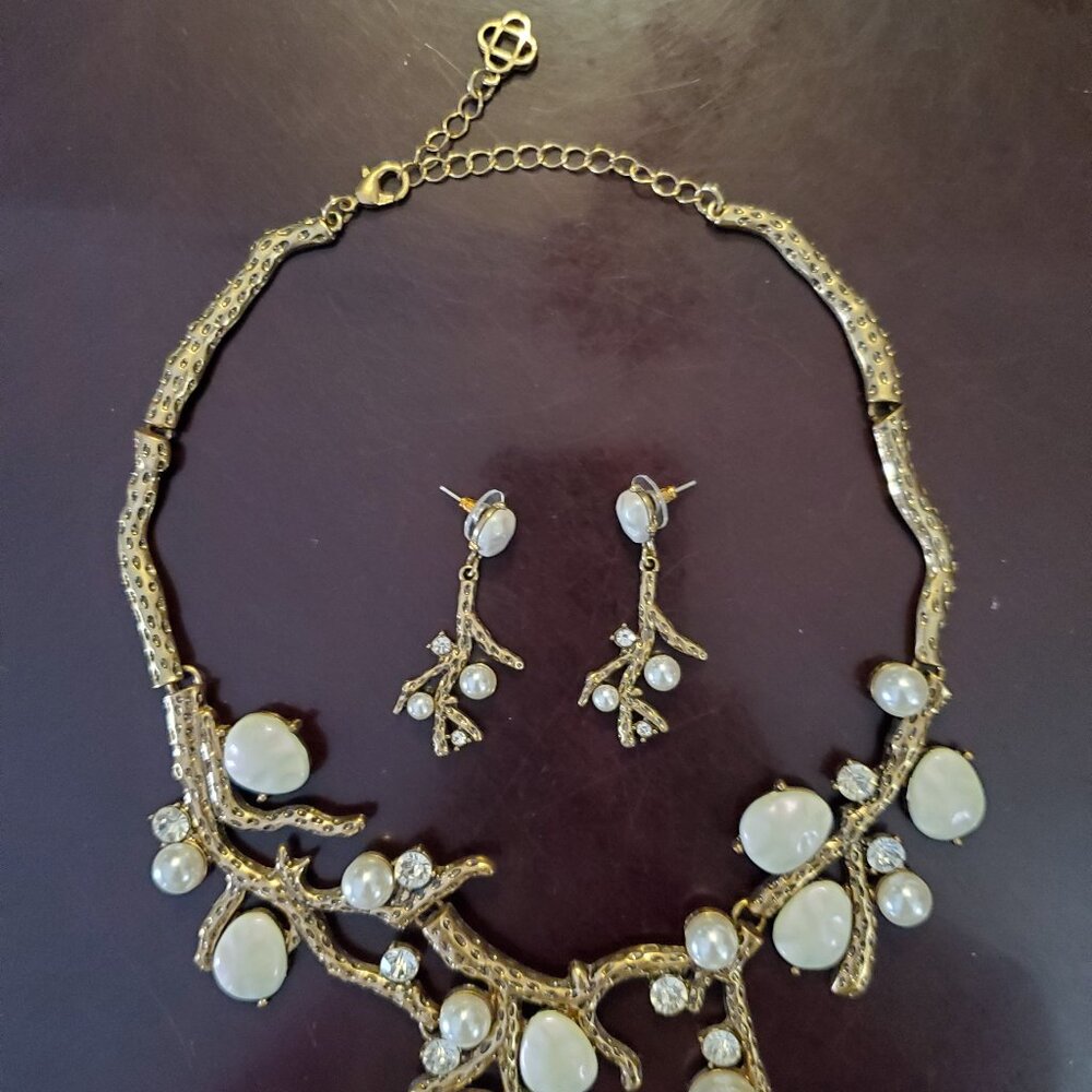 Oscar de la Renta Style Coral Necklace Pearls Crystals, Necklace & Earrings Set - Picture 3 of 4
